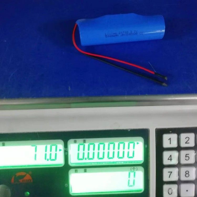 3.7V 5000mAh 21700 Pack z PCB i prowadzi 20 AWG dla urządzeń elektronicznych