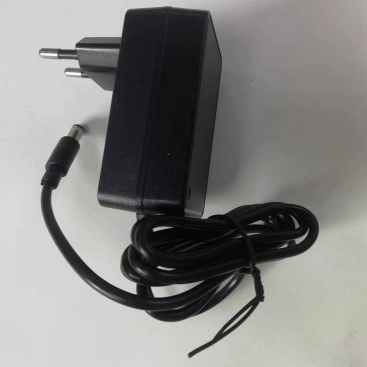 CE 12,6 V 2A Ładowarka EU Plug DC5521 Złącze beczkowe do baterii 12 V