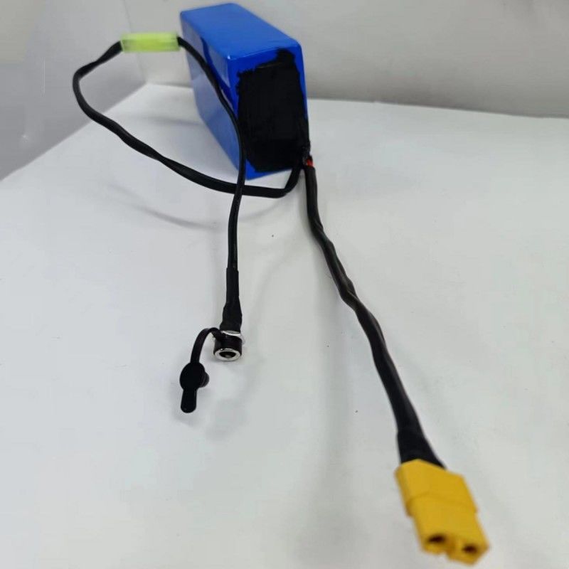 Niestandardowy pakiet baterii 18650 36V 2600mAh 10 komórek z małym wtyczką do ładowania