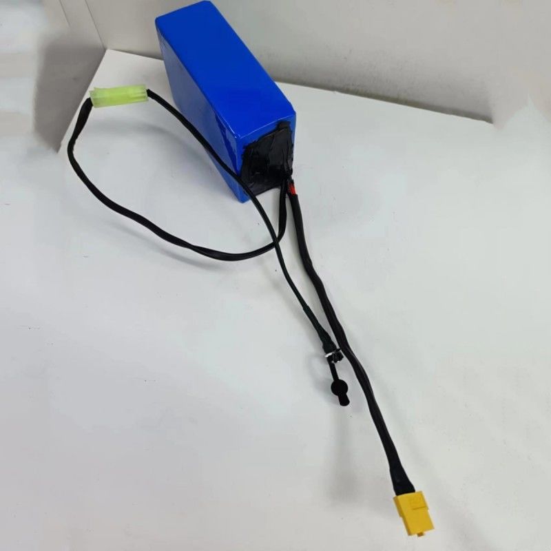 Niestandardowy pakiet baterii 18650 36V 2600mAh 10 komórek z małym wtyczką do ładowania